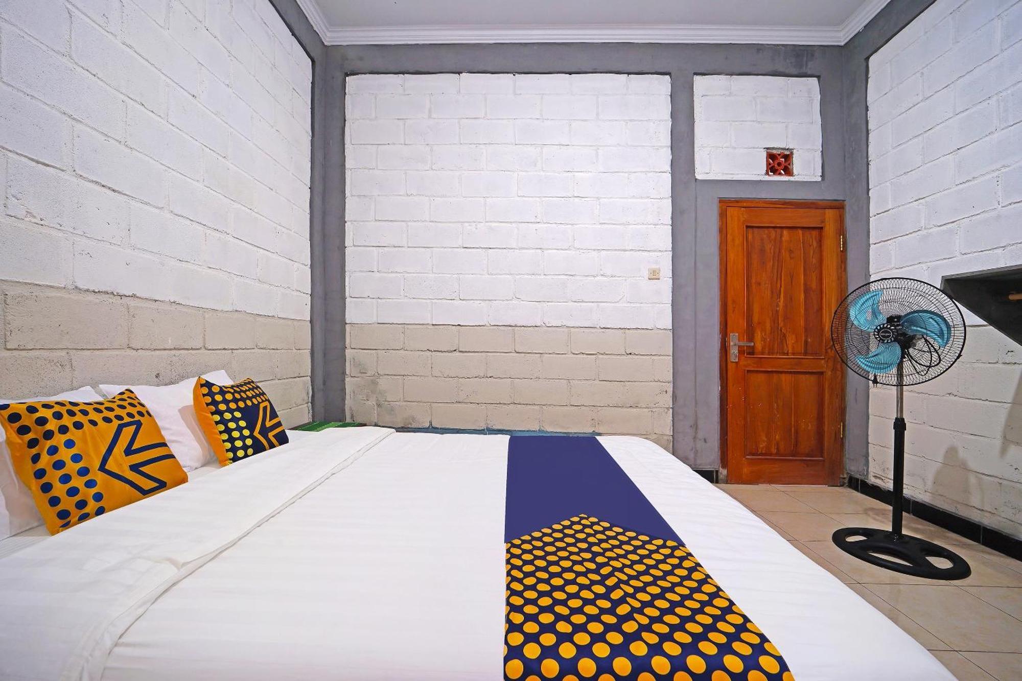 Spot On 91085 Griya Estu Wening Hotel Sleman  Kültér fotó